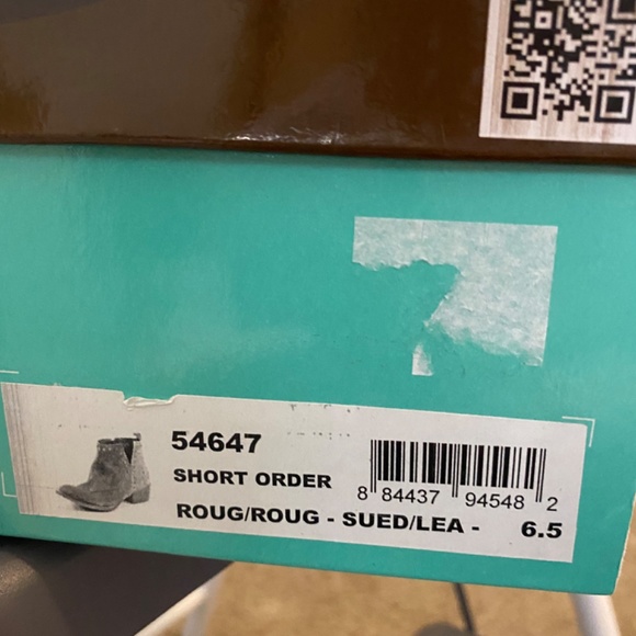 Women’s short boots - Picture 2 of 4